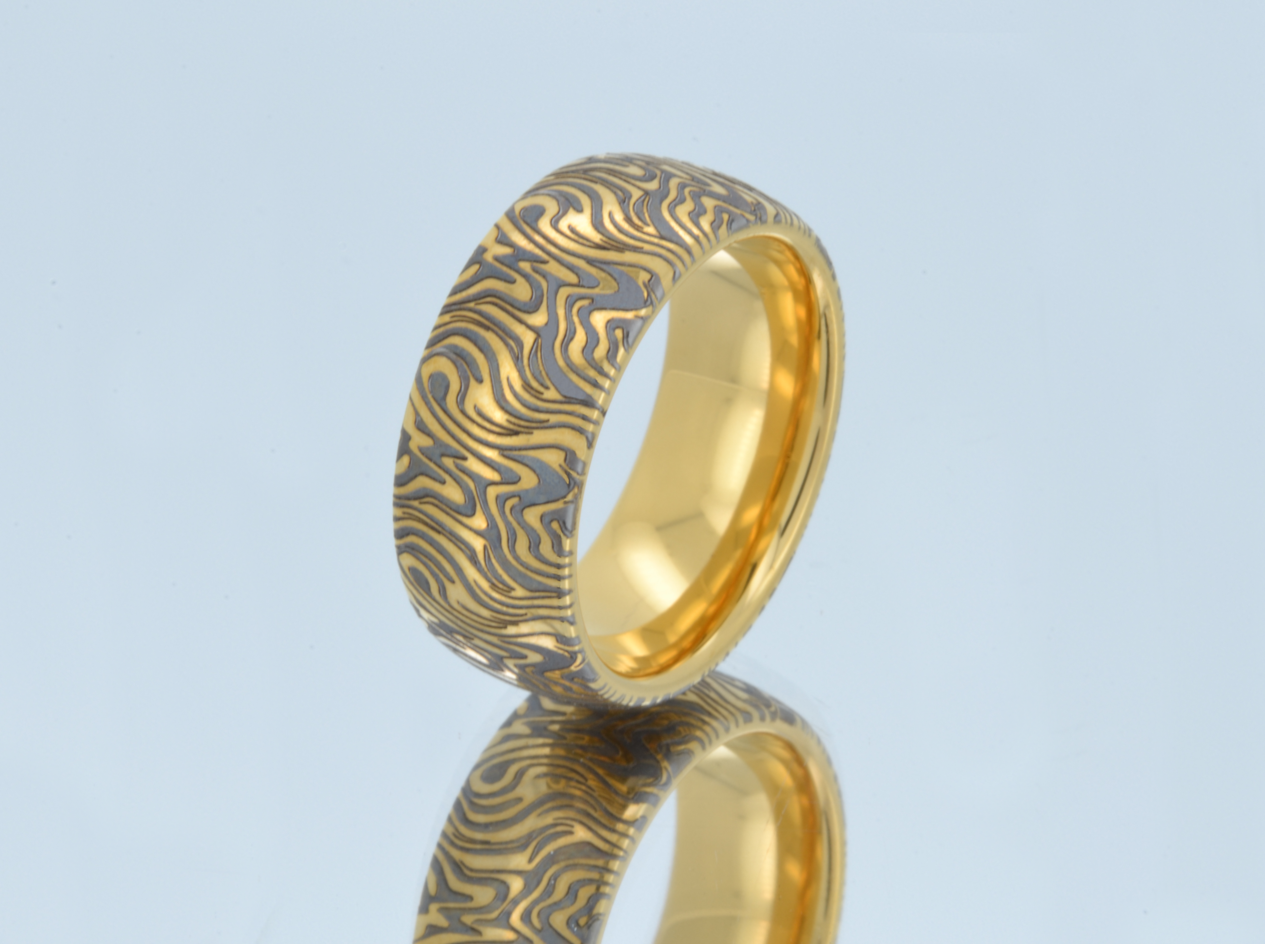 Goldener Mokume Majestät | Wolframring mit goldener Veredelung
