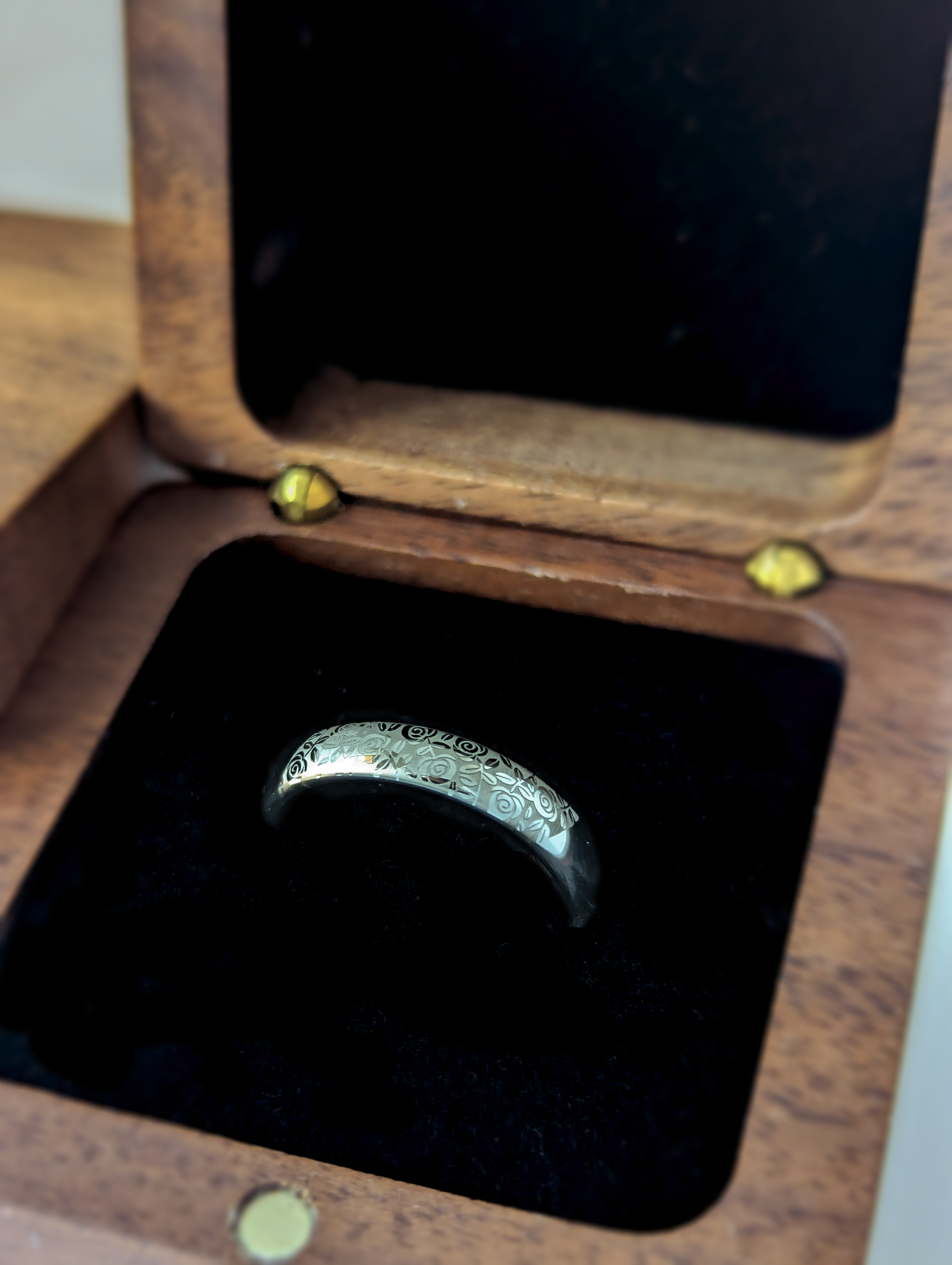 Silver Blooming Rose | Bague en tungstène en or blanc
