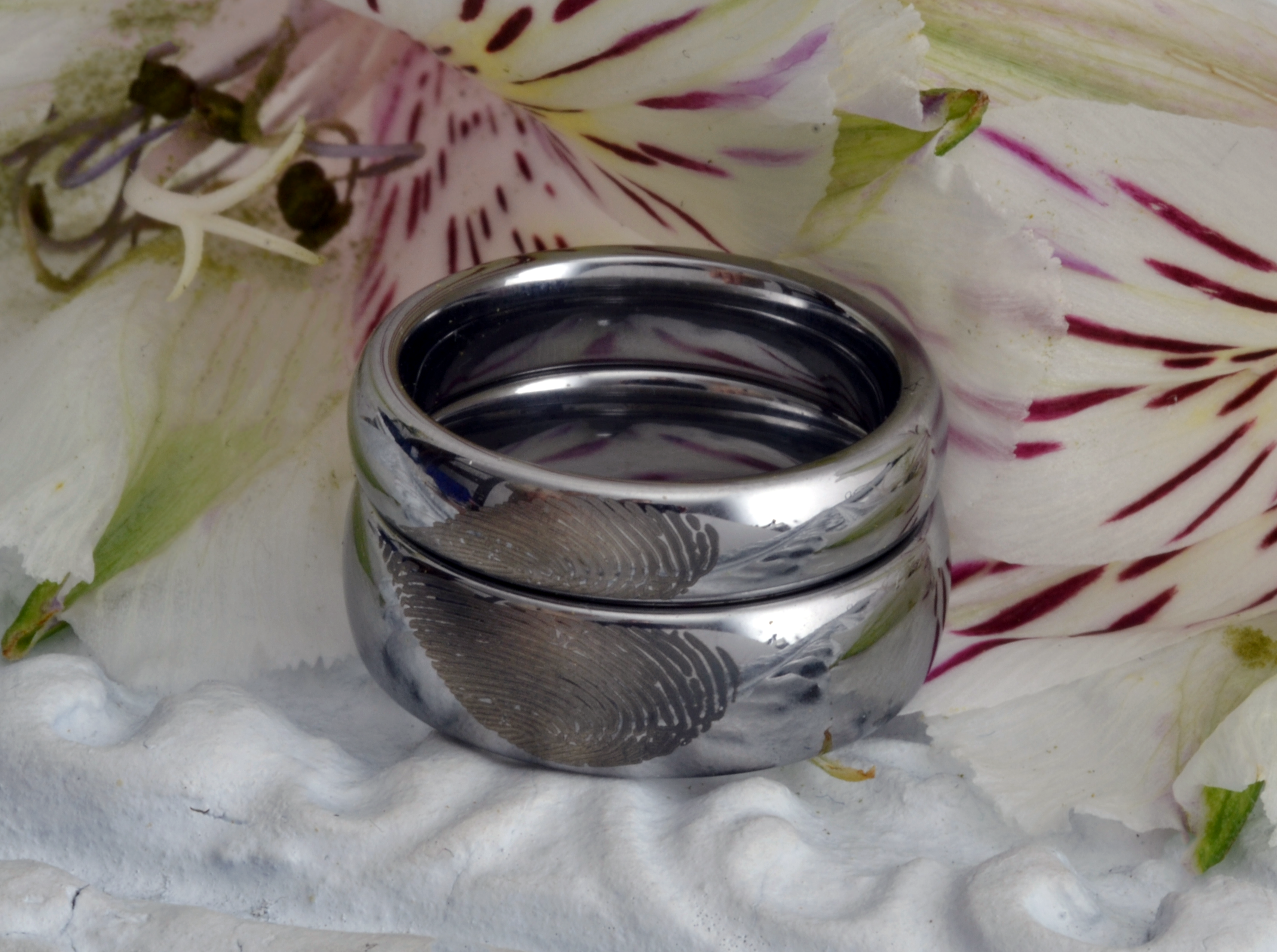 real fingerprint wedding band set, couples wedding ring set with unique laser engraving of actual fingerprint, anniversary engagement white gold tungsten ring set, mother baby ethernal love commitment, best firend partner gift for him and her