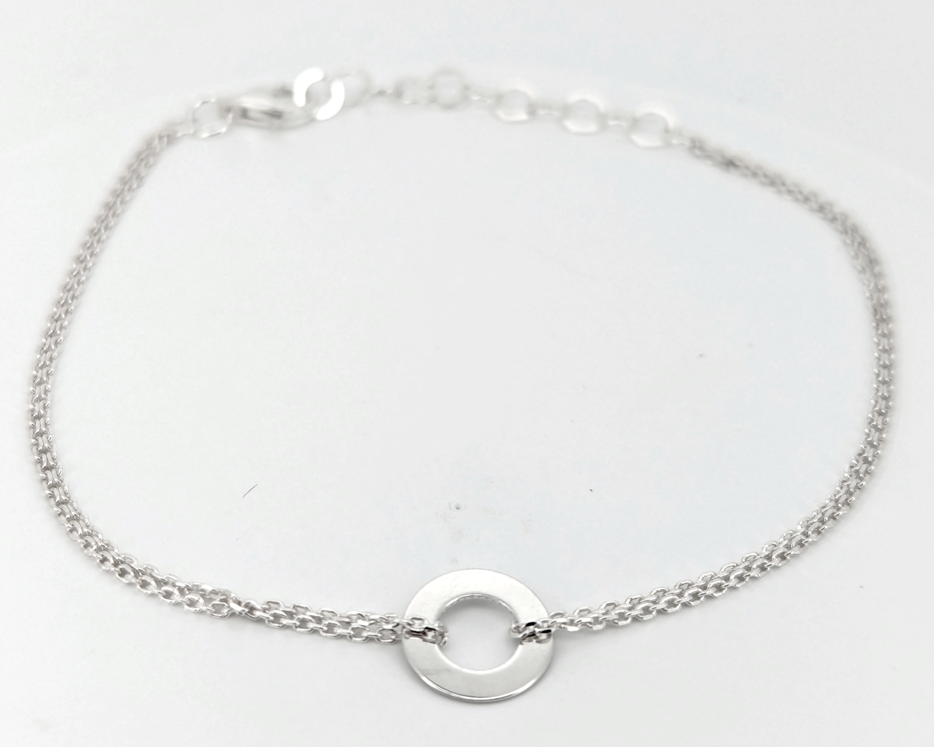 Silver bracelet with circle pedant 