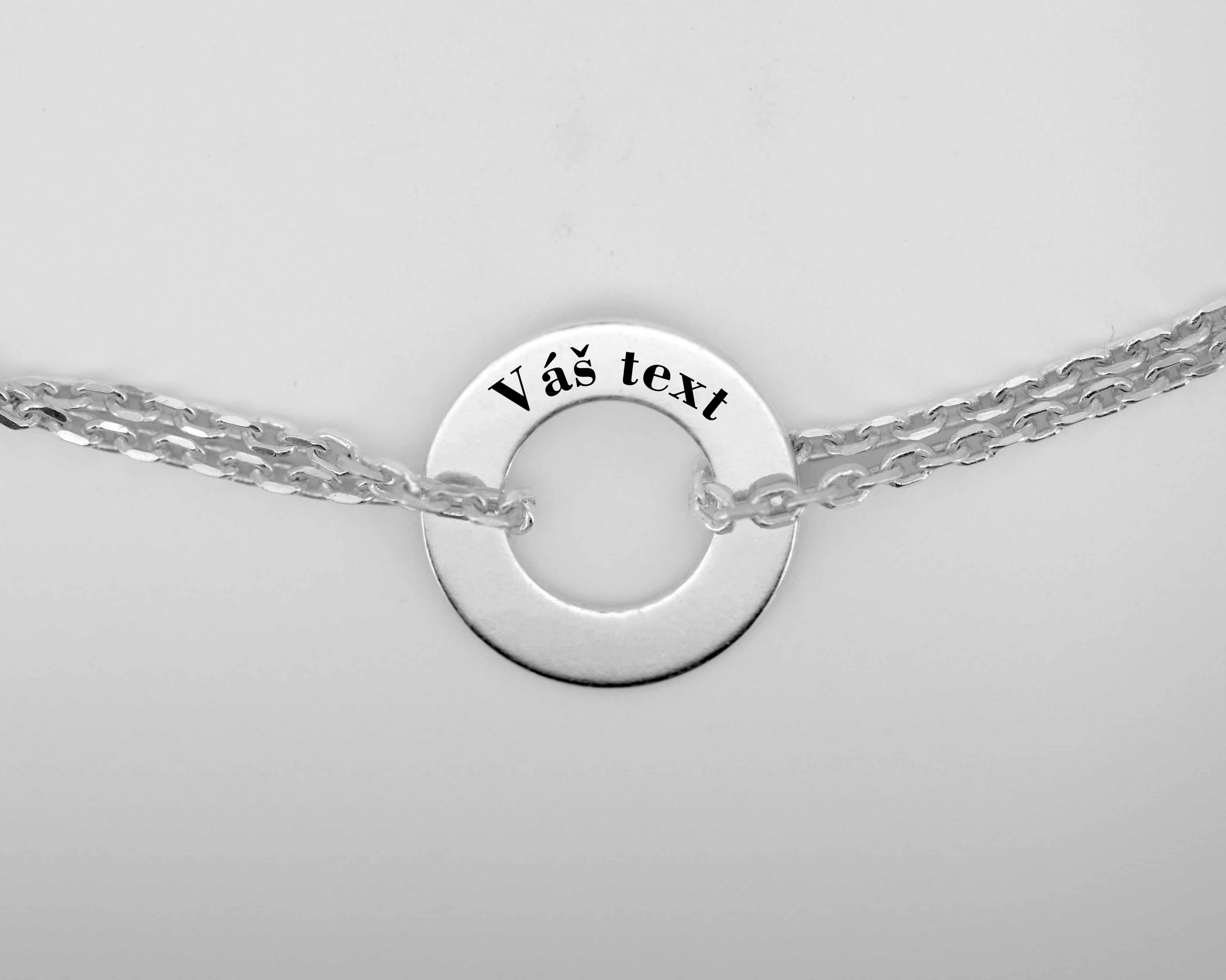 Silver bracelet with circle pedant with engraved names of your loved ones