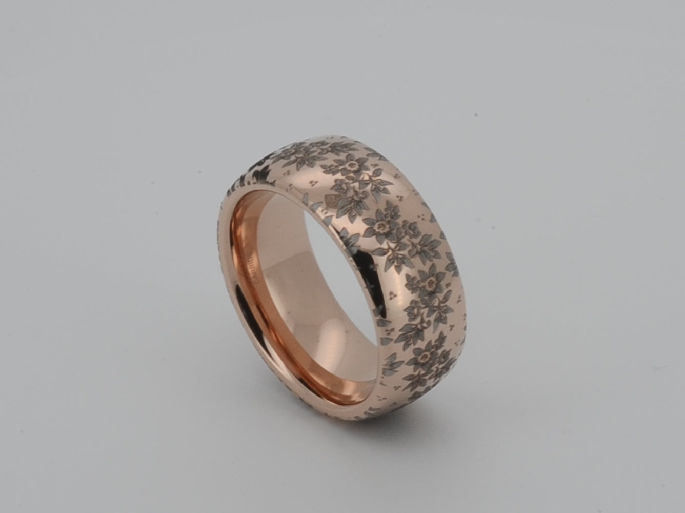 Elegant rose gold tungsten ring with unique nature inspired floral engraving, plant pattern. Luxury anniversary wedding band for special occasion or engagement. Luxury promise ring for friend, girlfriend, mother, mom or granny. Ideal original personalized present for her and him.