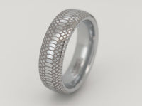 Video preview of the Serpente Eterno tungsten ring showing the surface detail as the item moves.