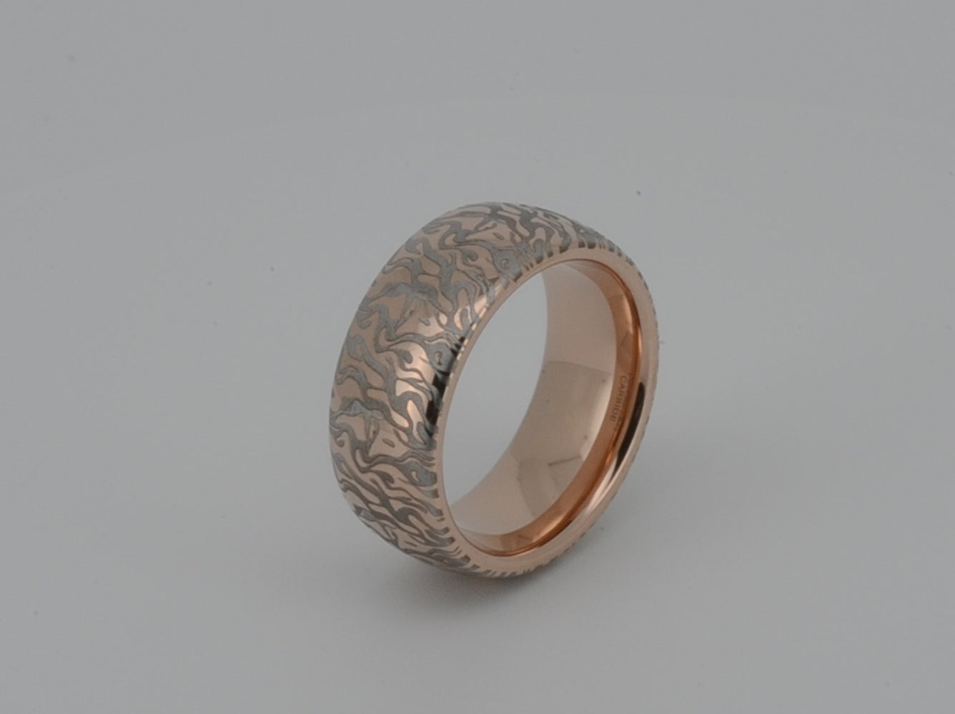 Elegant rose gold tungsten ring with unique nature inspired abstract fluidic artistic engraving, water liquid like pattern. Luxury anniversary wedding band for special occasion or engagement. Luxury promise ring for friend, girlfriend, mother, mom or granny. Ideal original personalized present for her and him.